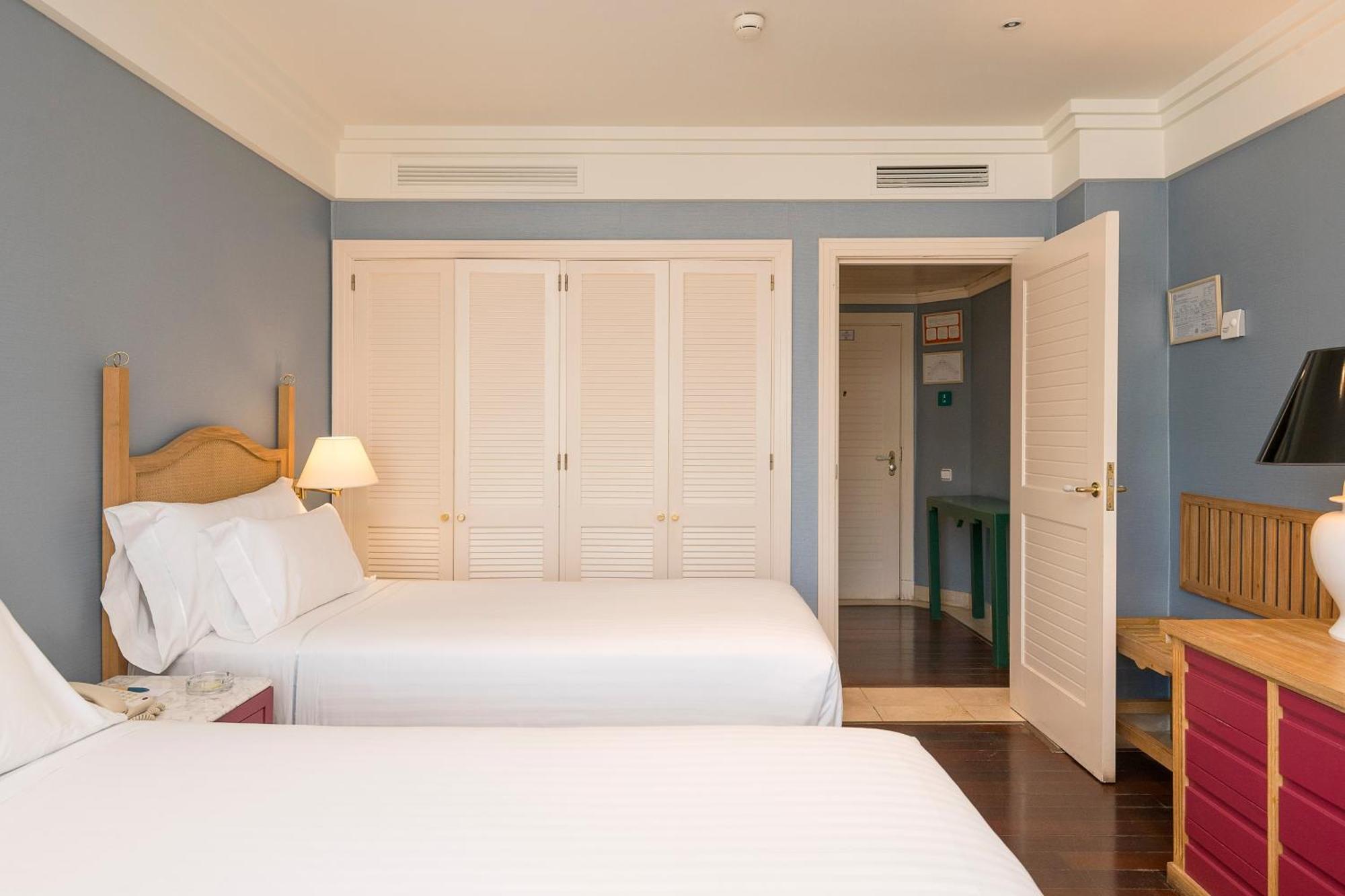 Hotel Playa Victoria Кадис Экстерьер фото