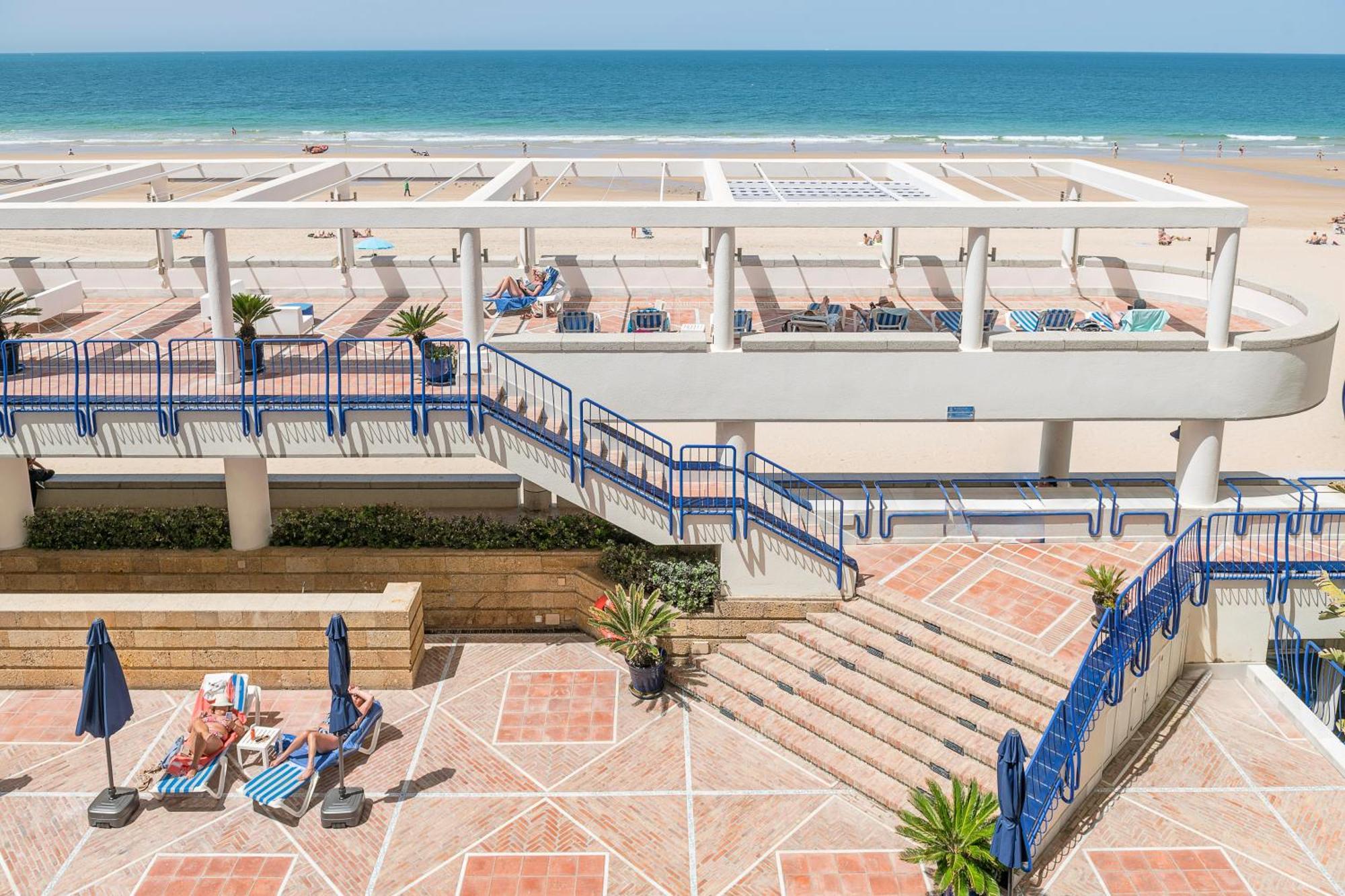 Hotel Playa Victoria Кадис Экстерьер фото